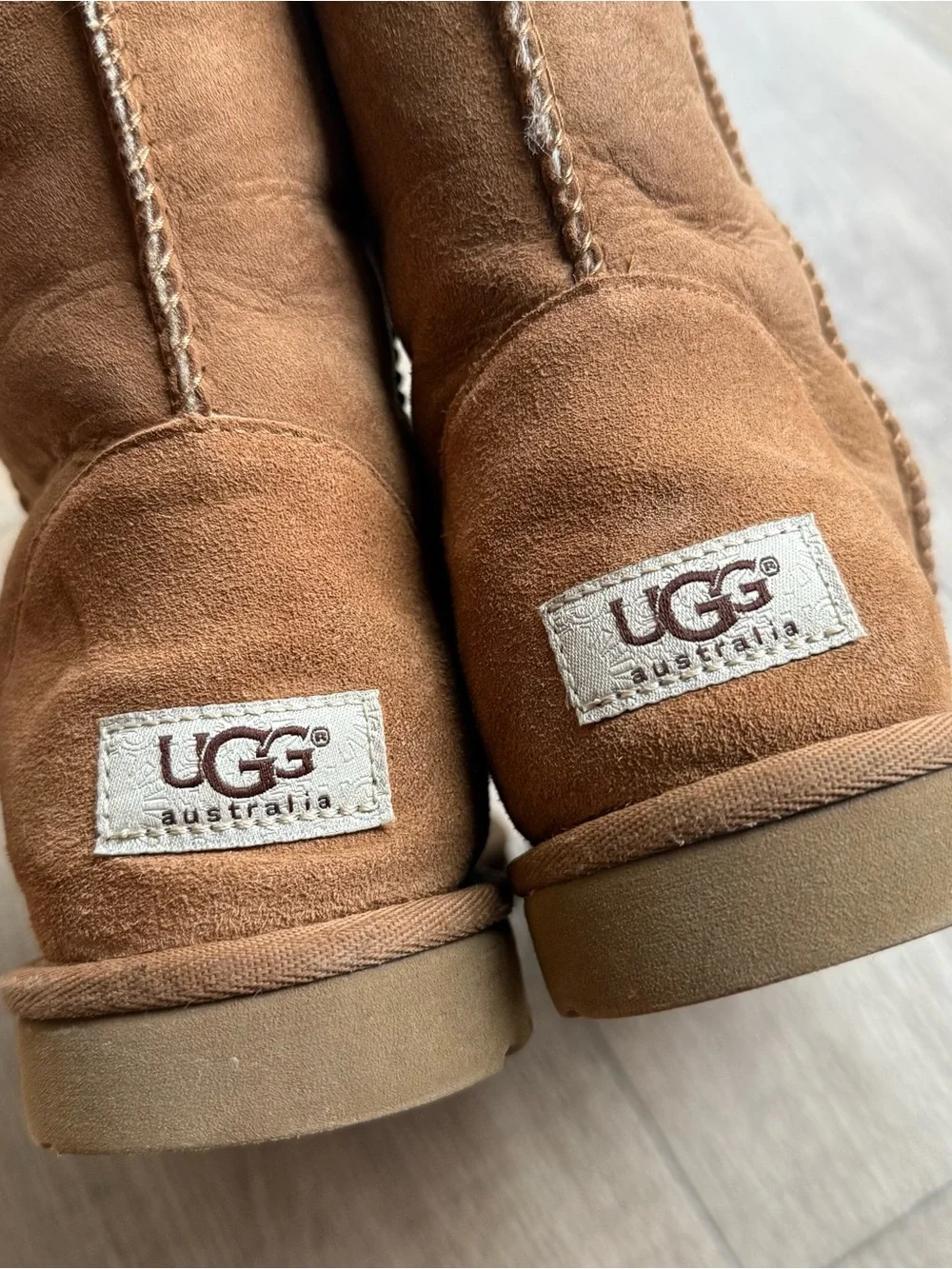 Ugg classic short women size 9 shearling chestnut boots